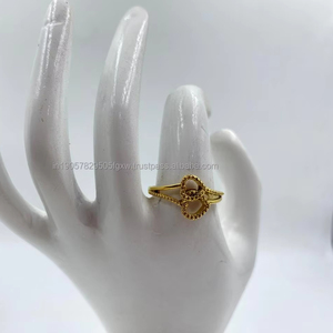 Bague de déclaration en plaqué or Bold Chic Accessoire au meilleur prix pour les mariages et les fêtes des femmes - Product Image 1