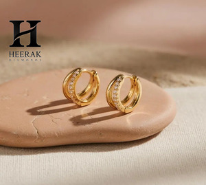 Modernos Pendientes Huggie de Doble Hilera con Diamantes Cultivados en Laboratorio, Oro Sólido de 14K, Pendientes de Aro Minimalistas de Dos Hileras para Mujer - Product Image 4