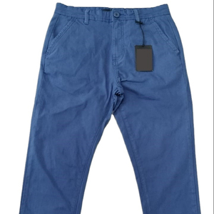 Vente en gros de pantalon chino pour hommes avec logo personnalisé, pantalon long en sergé décontracté en polyester et coton et élasthanne pour hommes, effet délavé uni - Product Image 1