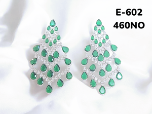 RUDRAKSH JEWELS Boucles d'oreilles à clipser en laiton léger et élégant américain avec conception de goutte CZ à la mode pour les cadeaux de fêtes de mariage femmes - Product Image 1