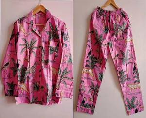 Pijamas sexis con cuello en V para mujer Beautiful Pink Safari Jungle Animal Prints 100% algodón orgánico Cierre con cordón Ropa de dormir - Product Image 1