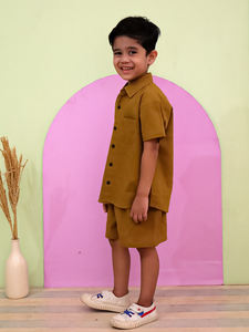 Traje de verano informal de dos piezas para niños, niños y niñas, camisa y pantalones cortos sólidos de manga corta exótica, Co-Ord - Product Image 2