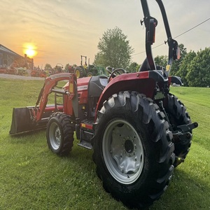 Tracteur compact Massey Ferguson 1835M Design puissant Qualité supérieure et livraison rapide directement à votre emplacement - Product Image 1