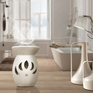 Lampe à parfum en céramique Aromatika Petals, modèle baril blanc avec découpe florale, chauffe-cire écologique pour huiles essentielles et bougies chauffe-plat - Product Image 3