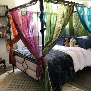 Rideau en patchwork fait à la main porte drapé fenêtre indien Vintage vieux soie Sari multicolore recyclé décor à la maison rideaux et cantonnières - Product Image 1