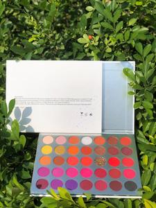 พาเลทอายแชโดว์แบบวีแกนปรับแต่งเฉดสีแวววาวแบบแมทท์ติดฉลากได้ตามต้องการ - Product Image 3