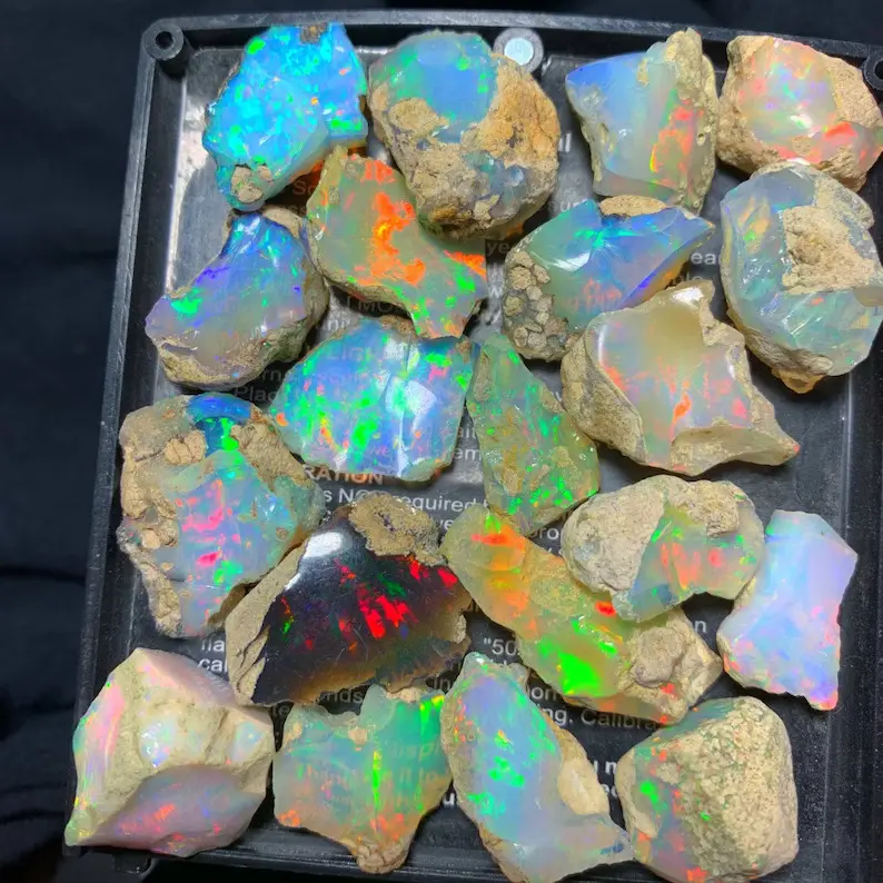 Batu permata kasar Opal tak terpotong bermain api Opal batu permata mentah membuat perhiasan belum dipoles batu kasar longgar Opal mentah pemasok