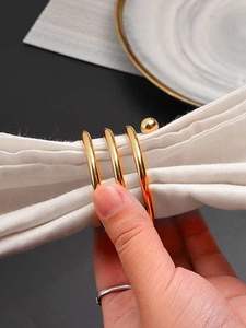 แหวนรองผ้าเช็ดปากทรงเกลียวสีทอง ดีไซน์หรูหราทันสมัย วัสดุโลหะ สำหรับตกแต่งโต๊ะอาหารในงานแต่งงานหรืองานเลี้ยง  อุปกรณ์เสริมสำหรับผ้าเช็ดปาก - Product Image 2