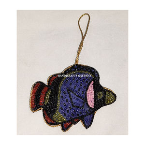 Adornos Navideños Colgantes con Forma de Pez, Hechos a Mano, con Diseño Único y Atractivo, Bordado Zari de Alta Calidad y Cuentas - Product Image 1