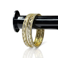 Conjunto de Brazaletes de Perlas con Corte Esmeralda de Primera Calidad, Acabado Dorado, Resistente al Deslustre, Moderno, Listo para Enviar