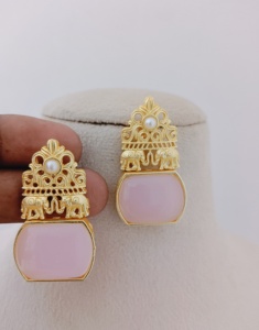 ชุดต่างหูตราช้างมหาราชาดูเหมือนมรดกราชวงศ์ในการผลิตทองเหลืองหนักสินค้าจำนวนมากออกแบบได้ตามต้องการสำหรับผู้หญิงและเด็กผู้หญิง - Product Image 3