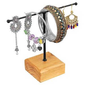 Meilleure vente de cintres en fer faits à la main avec un design vintage, parfaits pour la décoration intérieure rustique et les cadeaux pour les amateurs de mode - Product Image 1