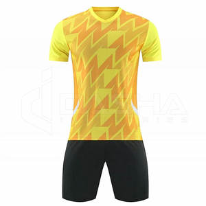 Conjunto de Uniforme de Fútbol Ligero Personalizado 2025, Jersey y Pantalones Cortos de Alta Calidad 100% Poliéster de Secado Rápido en Venta - Product Image 1