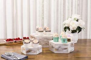 Moules à gâteau hexagonaux en bois blanchi écologiques, lavage à la main uniquement, pour décoration d'événements rustiques, présentoirs de vente au détail et aménagement intérieur - Product Image 3