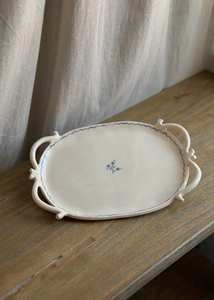 Plateau de service moderne en céramique idéal pour le brunch de Noël, les pâtisseries, les gâteaux et les boissons chaudes - Product Image 3