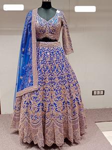 Robe en georgette brodée chic pour femme adaptée aux cérémonies de fêtes et aux événements indiens traditionnels - Product Image 6