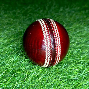 Pelota de críquet de alta calidad al por mayor, personalizada en color, con los mejores diseños de logotipos, pelota dura para deportes de críquet, hecha en Pakistán. - Product Image 2