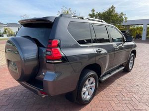 2022 Toyota Prado 2.8 GD TX มือสองดีเซล SUV เกียร์ธรรมดาหนังสีดำอ่อนภายในพาโนรามาซันรูฟ ACC R18ล่องเรือขวา - Product Image 3