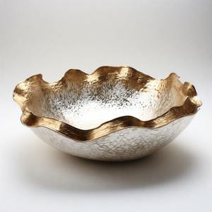 Royal Cradle - Tazón de Aluminio Artesanal de Lujo para Servir, para una Cena Elegante y un Toque Atemporal a la Mesa - Product Image 6