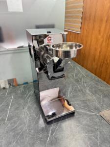 Máquina Premium 2 en 1 5650W 7.5HP Molinillo de doble cámara para granos Especias Pulsos con motor trifásico de salida de 70Kg/Hr - Product Image 5