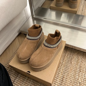 Bottes d'hiver en fourrure épaisse, chaudes et confortables, de style ethnique et à effet rehausseur, en laine, pour femmes - Product Image 2