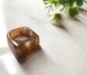 Resin Acrylic Rings Round Shape Handcrafted Love Ring Women Party Jewelry Wholesale Supply for Best Price - Product Image 3
