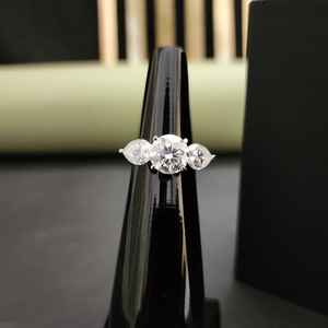 Anillo de Diamantes Bonito en Oro Fino de 18 Quilates con Diferentes Diseños para Cada Regalo de Aniversario - Product Image 4