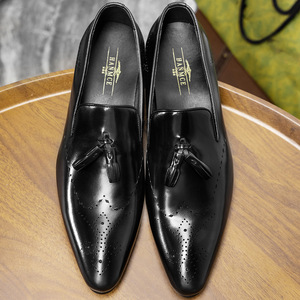 Nouvelles chaussures habillées pour hommes, design à pampilles, bout pointu, en cuir, style britannique, chaussures élégantes pour hommes. - Product Image 4