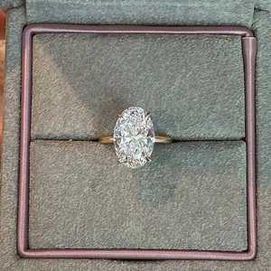 Anillo de Compromiso con Corte Ovalado Solitario Certificado por IGI, con Halo Oculto, Chapado en Platino y Rodio de 14K, Forma de Diamante Marquesa Geométrica - Product Image 4