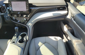 Toyota Camry XLE berline blanche automatique d'occasion en excellent état - Product Image 4