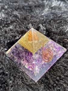 Pirámide de Orgón de Amatista Pulida al por Mayor, Orgonita Hecha a Mano para Sanación Espiritual, Alivio del Estrés, Activación del Chakra del Tercer Ojo, Feng Shui - Product Image 6