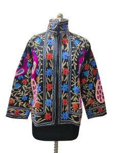 Chaqueta de longitud corta para mujer Algodón transpirable con bordado floral multicolor Suzani Diseño artesanal hecho a mano Multicolor - Product Image 3