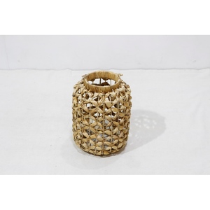 Lampe de table tropicale moderne faite à la main avec design beige en jacinthe d'eau conique pour salon, chevet ou chambre à coucher à la maison - Product Image 5