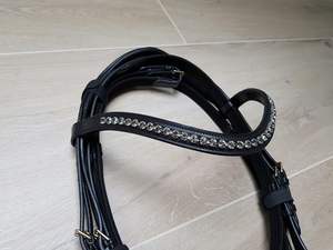 บังเหียนม้าหนังแท้ Comfort English รุ่นที่สาม ปรับได้ บุนุ่ม รองรับแรงกดที่สมดุล เหมาะสำหรับการฝึกซ้อมและการพักผ่อน - Product Image 4