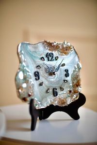 CHOICE Horloges murales en résine époxy pour espaces exquis Cadeau de décoration intérieure unique Horloge murale époxy océan par Antique Creation - Product Image 2