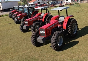 รถแทรกเตอร์มือสอง Massey Ferguson GC1725M 24.5 แรงม้า ขับเคลื่อน 4 ล้อ พร้อมที่ตักด้านหน้าและรถขุดด้านหลัง ลดราคาพิเศษ - Product Image 3