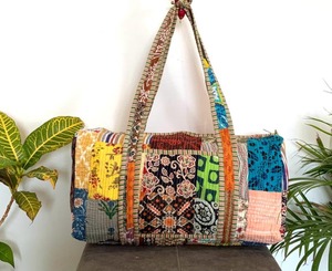 Sac de voyage/sac de sport/sac de yoga en coton imprimé à la main, patchwork multicolore, luxueux et décontracté, grand format matelassé - Product Image 1