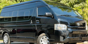 Toyota Hiace 14 PLAZAS 2014 MOTOR DIÉSEL 3.0 TRANSMISIÓN MANUAL 2WD VOLANTE A LA DERECHA VENTANAS ELÉCTRICAS Nuevo, en buen estado y con bajo kilometraje - Product Image 2