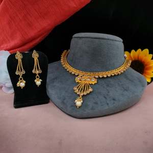 Kundan ชุดสร้อยคอสไตล์สร้อยประดับด้วยหินสีทองสไตล์อินเดียคลาสสิกร่วมสมัย - Product Image 1