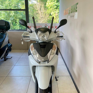 Scooter à essence SH 300, solution de mobilité urbaine haute performance - Product Image 3