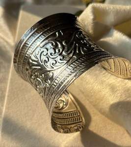 Bracelets en laiton légers avec un design complexe Nouveau bracelet jonc manchette en laiton Bracelets de taille en gros et personnalisés PAR HF CRAFTS - Product Image 5