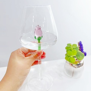 Copa de <span class=keywords><strong>vino</strong></span> de vidrio de borosilicato alto decorada con Rosa soplada a mano elegante, copas reutilizables duraderas para degustación de vinos, nuevo diseño - Product Image 1