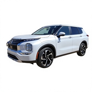Auto Usado en Buen Estado 2024, Out Lander PHEV SE Sedán en Venta, Tracción en las Cuatro Ruedas, Transmisión Automática, Asientos de Cuero, Techo Corredizo - Product Image 4