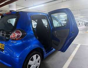 AYGO Sedán 2022 USADO, Automático, R18, Interior Oscuro, Asientos de Tela, 5 Plazas, Volante a la Derecha, Pantalla Táctil - Product Image 6