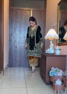 Nouvel arrivage Costume Salwar en velours de style moderne à la demande et Dupatta avec paillettes lourdes fabricant de travaux de l'Inde à vendre - Product Image 2