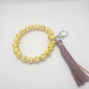 Porte-clés fait main avec perles en bois et anneau en acier inoxydable | Porte-clés coloré en perles de bois et acier inoxydable | VRNQ - Product Image 1