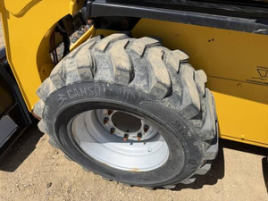 Composants essentiels du moteur de chargeuse sur pneus diesel jaune Gehl Skid Steer Loader - Product Image 3
