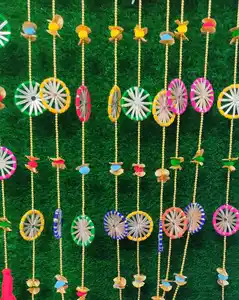 Cordas artificiais Pom Pom Pom feitas à mão com miçangas coloridas e espelho para cenários de casamento, adereços de decoração de templo