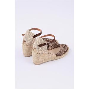 Alpargata cerrada con punta en cuña - Product Image 3