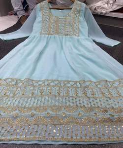 Fusion de mode: Style pakistanais Salwar Kameez - Fusion de styles traditionnels et modernes, créant une mode chic et élégante - Product Image 3